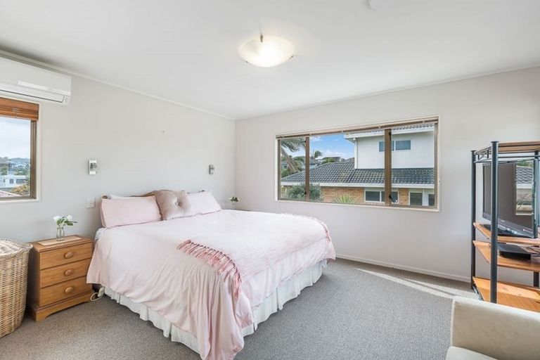 Photo of property in 13 Kahala Place, West Harbour, Auckland, 0618