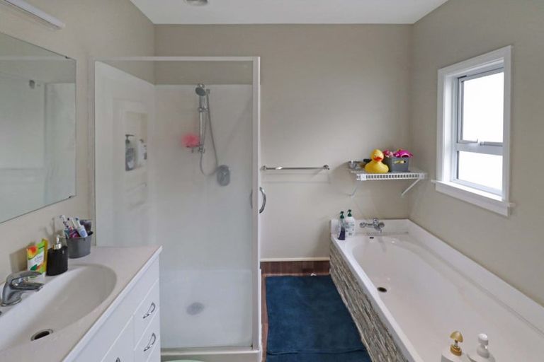 Photo of property in 1a Waldie Grove, Avalon, Lower Hutt, 5011