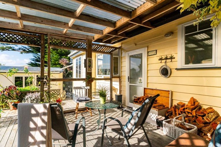 Photo of property in Plam House, 669 Pahi Road, Pahi, Paparoa, 0571