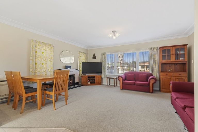 Photo of property in 10 Staines Avenue, Mangere East, Auckland, 2024