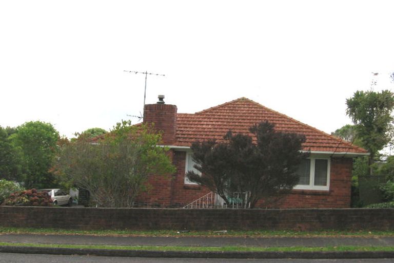 Photo of property in 11 Sherwood Avenue, Te Atatu South, Auckland, 0610