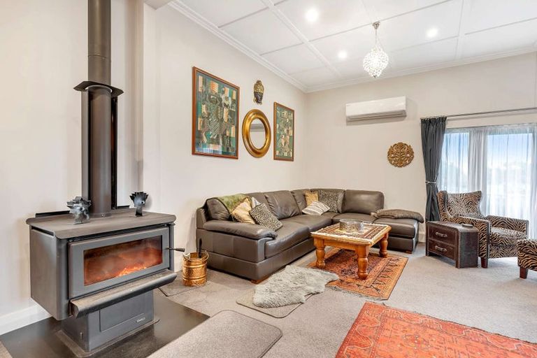 Photo of property in 100 Cole Street, Dannevirke, 4930