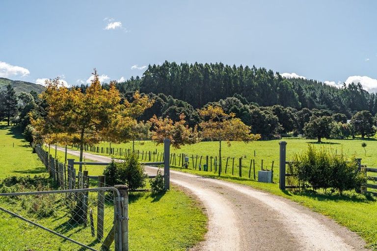 Photo of property in 36 Hoeke Road, Carrington, Carterton, 5791