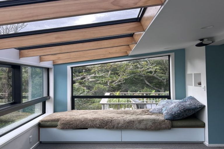 Photo of property in 9 Raroa Terrace, Waiatarua, Auckland, 0604