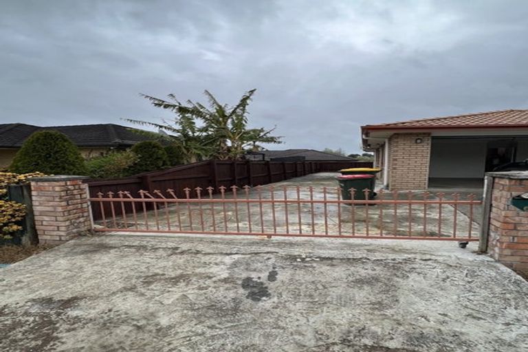 Photo of property in 67 Glenveagh Park Drive, Weymouth, Auckland, 2103