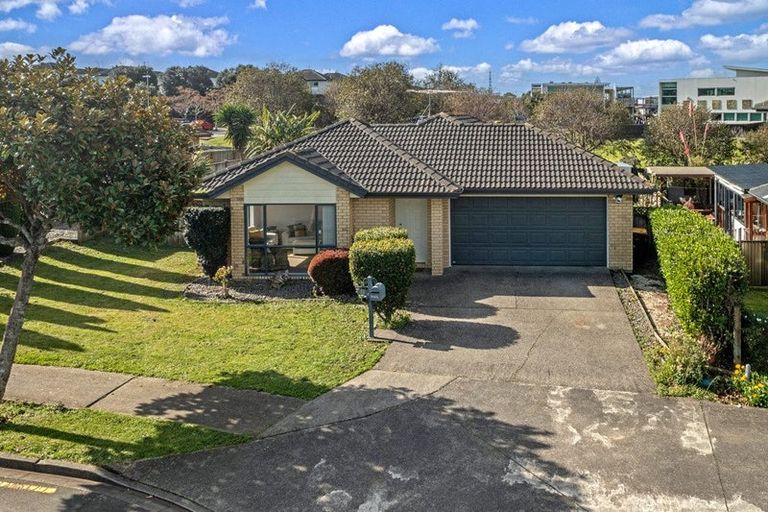 Photo of property in 20 Villino Place, Randwick Park, Auckland, 2105