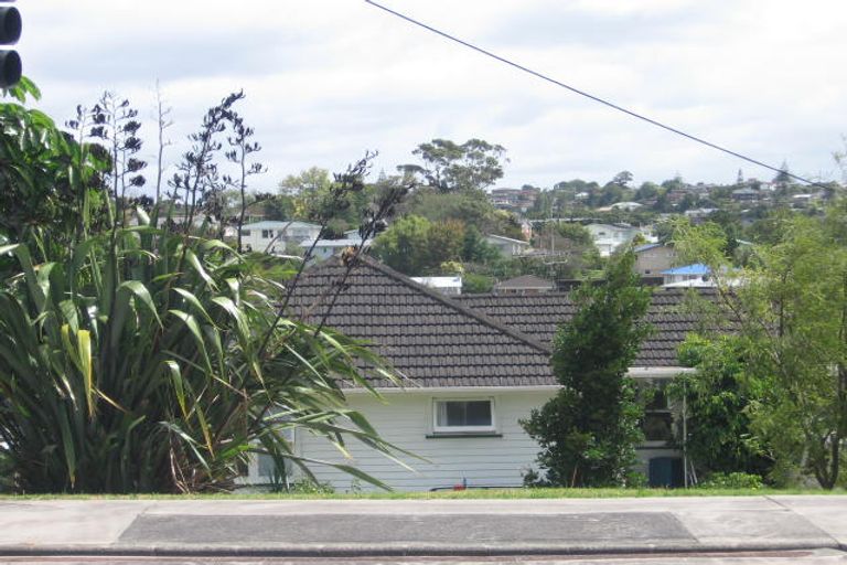 Photo of property in 102 Archers Road, Glenfield, Auckland, 0629