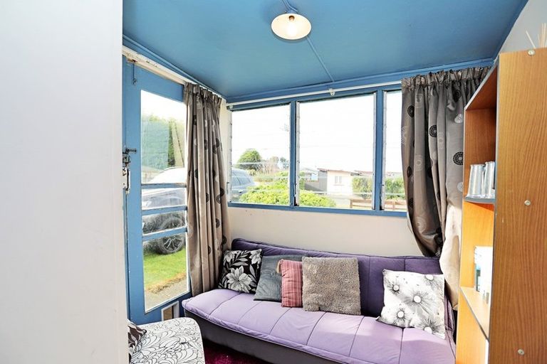 Photo of property in 16 Walker Street, Riverton/aparima, Riverton, 9822