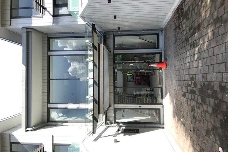 Photo of property in 10b/30 Westward Ho, Glen Eden, Auckland, 0602