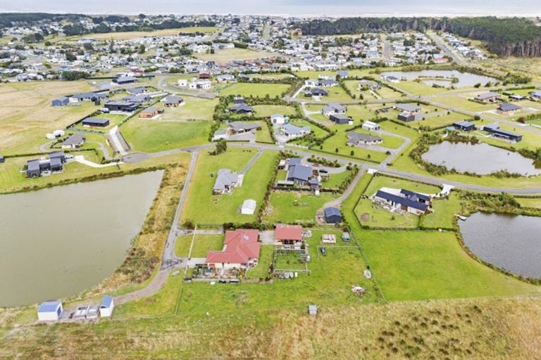 Photo of property in 25 Carex Grove, Foxton Beach, Foxton, 4815