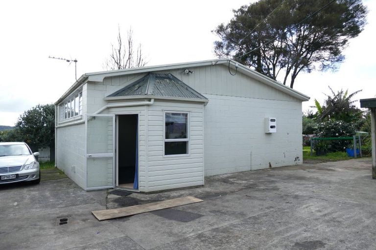 Photo of property in 17 Sylvan Crescent, Te Atatu South, Auckland, 0610
