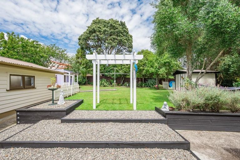 Photo of property in 42 Kaitawa Crescent, Paraparaumu, 5032