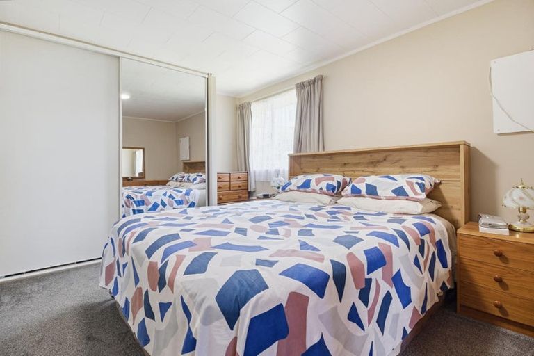 Photo of property in 40 Glenbervie Crescent, Massey, Auckland, 0614