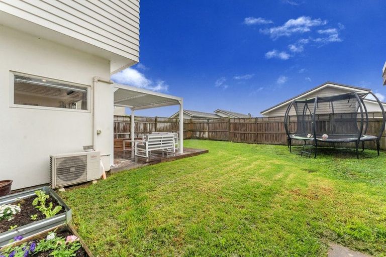 Photo of property in 15 Mulvaney Crescent, Henderson, Auckland, 0612