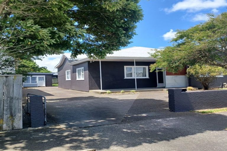 Photo of property in 19 Hereford Street, West End, Palmerston North, 4410