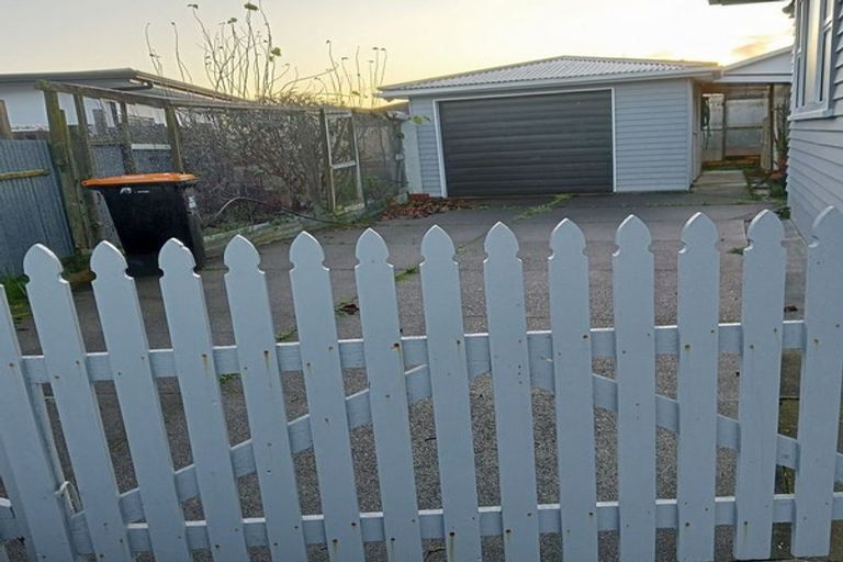 Photo of property in 8 Greenock Place, Awapuni, Palmerston North, 4412