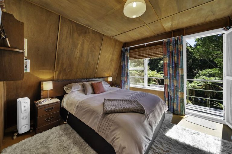 Photo of property in 37 Lake View Terrace, Moana, 7875