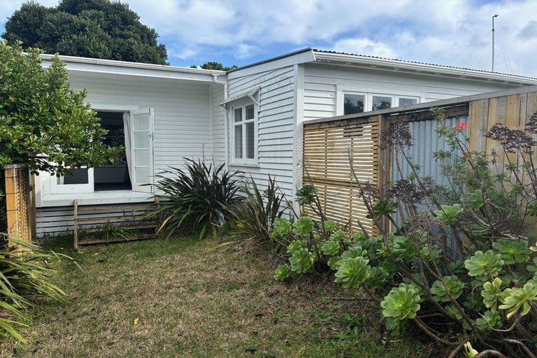 Photo of property in 3 Victor Road, Raumati Beach, Paraparaumu, 5032