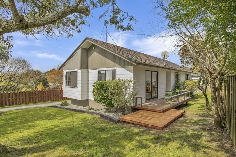 Photo of property in 30 Beechdale Crescent, Pakuranga Heights, Auckland, 2010