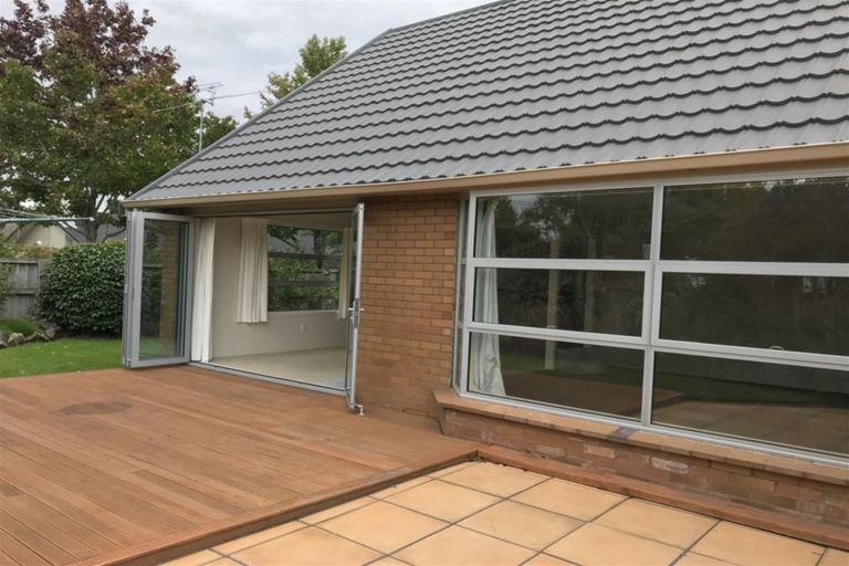 Photo of property in 1 Rutherglen Avenue, Ilam, Christchurch, 8041