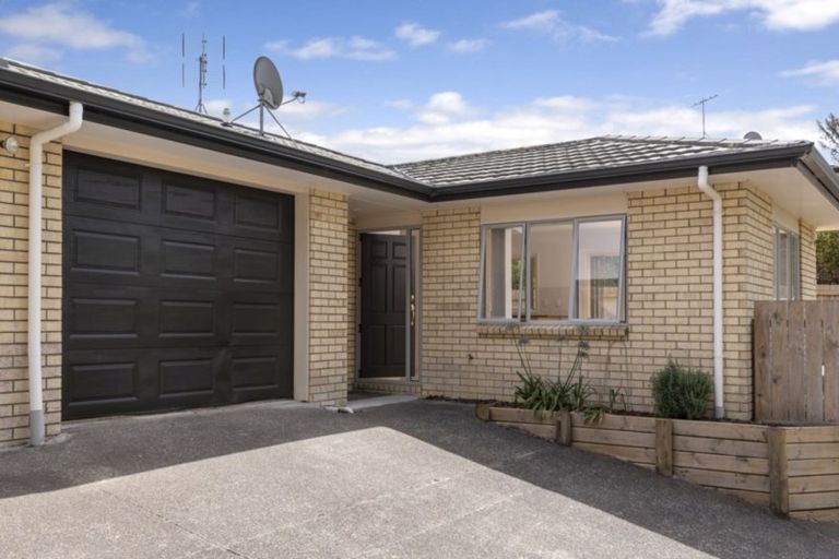 Photo of property in 3a Trelawn Place, Cockle Bay, Auckland, 2014