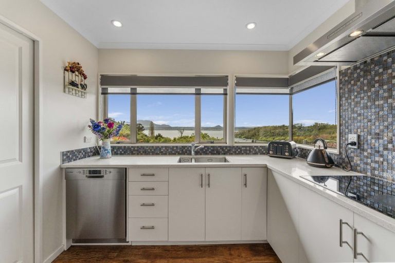 Photo of property in 19 Te Urunga Place, Acacia Bay, Taupo, 3330