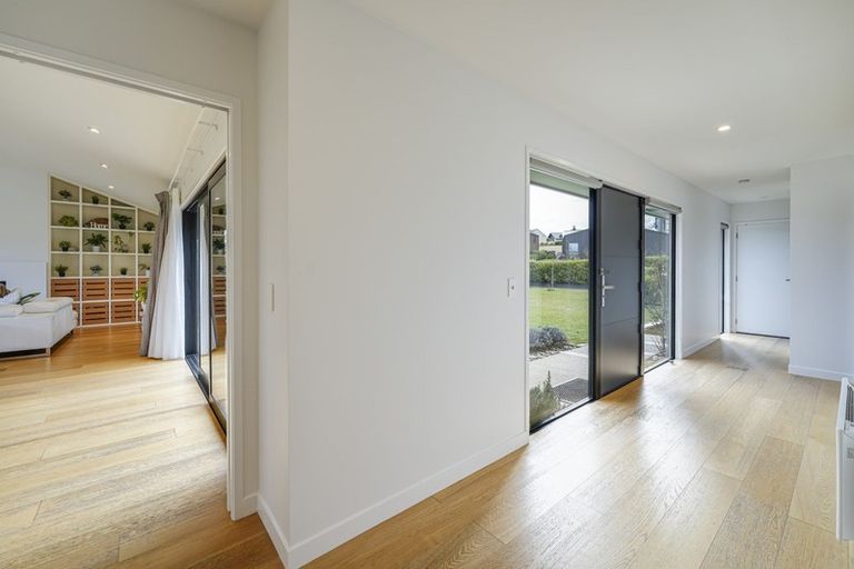 Photo of property in 77 Jacks Point Rise, Jacks Point, Queenstown, 9371