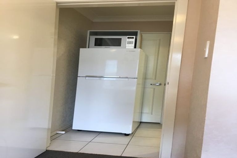 Photo of property in 3 Searidge Rise, West Harbour, Auckland, 0618