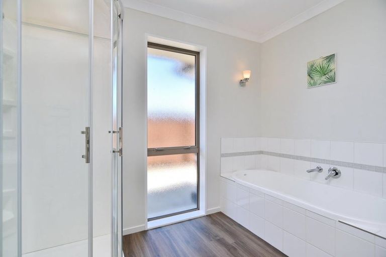 Photo of property in 7 Walnut Way, Rangiora, 7400