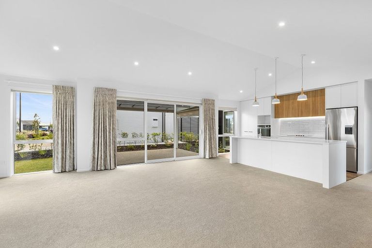 Photo of property in 13 Evergreen Parade, Rosehill, Papakura, 2113