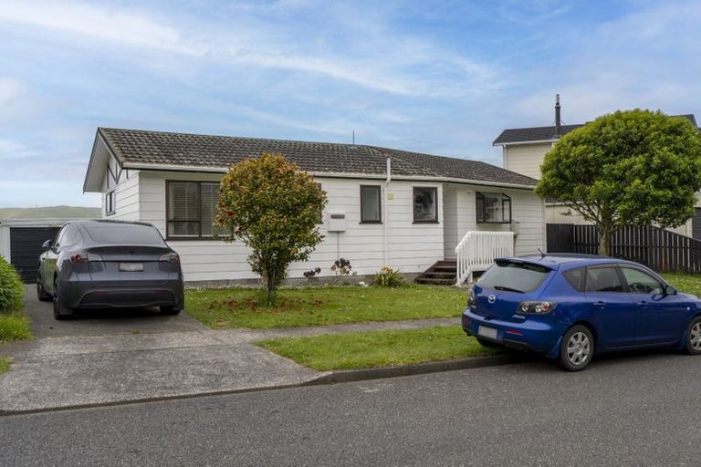 Photo of property in 17 Trinidad Crescent, Grenada Village, Wellington, 6037