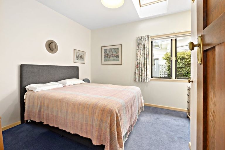 Photo of property in 26 Harbour View Road, Northland, Wellington, 6012