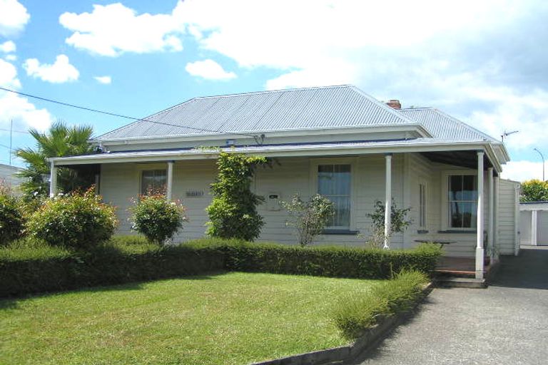 Photo of property in 9 Queen Street, Northcote Point, Auckland, 0627