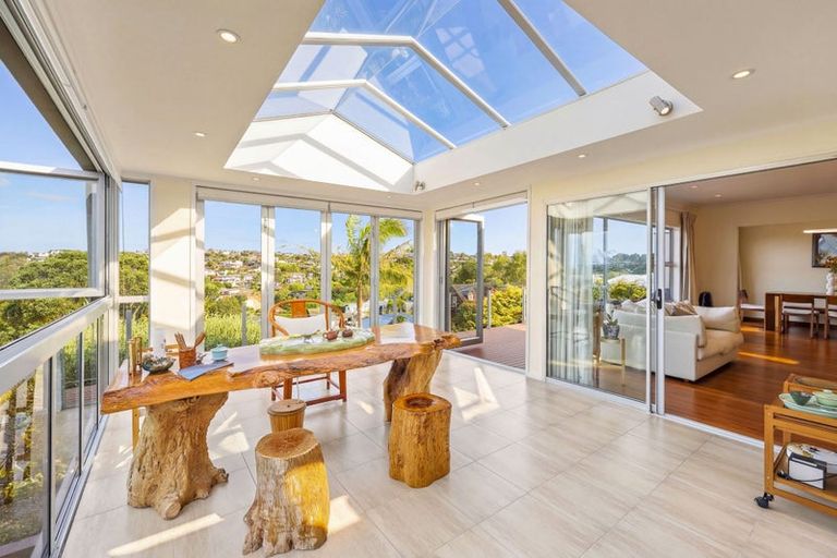 Photo of property in 1/5 Colmar Road, Mellons Bay, Auckland, 2014