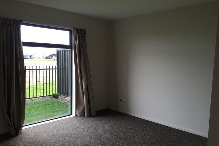 Photo of property in 15b Te Whenu Crescent, Marshland, Christchurch, 8083