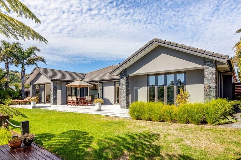 Photo of property in 3 Mcgregor Place, Paraparaumu, 5032