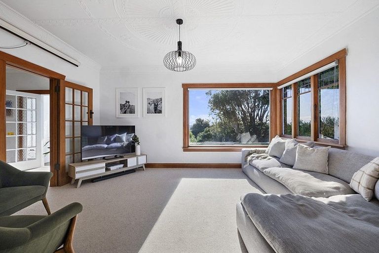 Photo of property in 76 Belt Road, New Plymouth, 4310