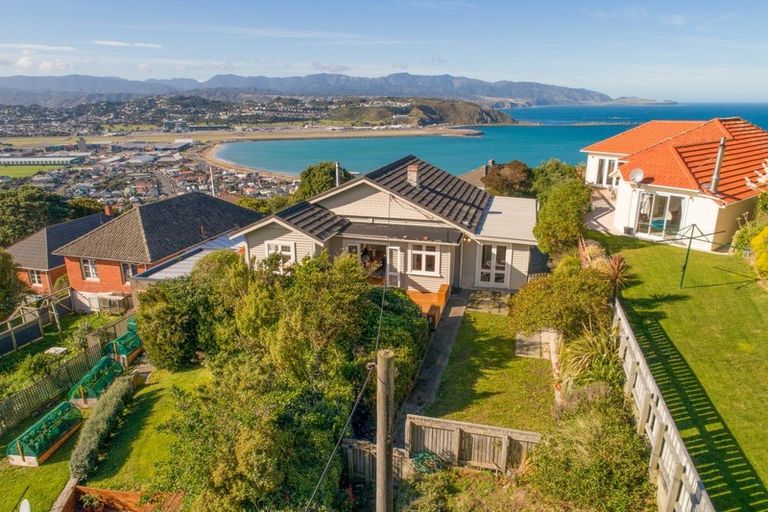Photo of property in 15 Sunglow Avenue, Melrose, Wellington, 6023