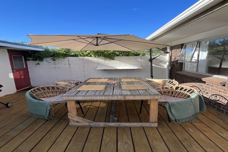 Photo of property in 1/27 Mannering Place, Hillcrest, Auckland, 0627