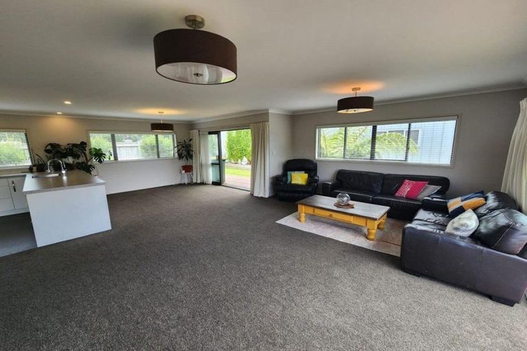 Photo of property in 34 Omata Road, Marfell, New Plymouth, 4310