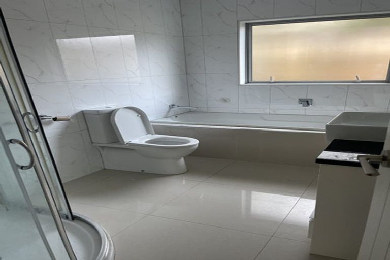 Photo of property in 98 Tiriwa Drive, Massey, Auckland, 0614