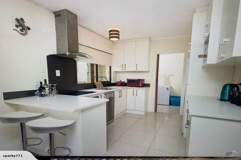 Photo of property in 2/146 Queen Street, Pukekohe, 2120