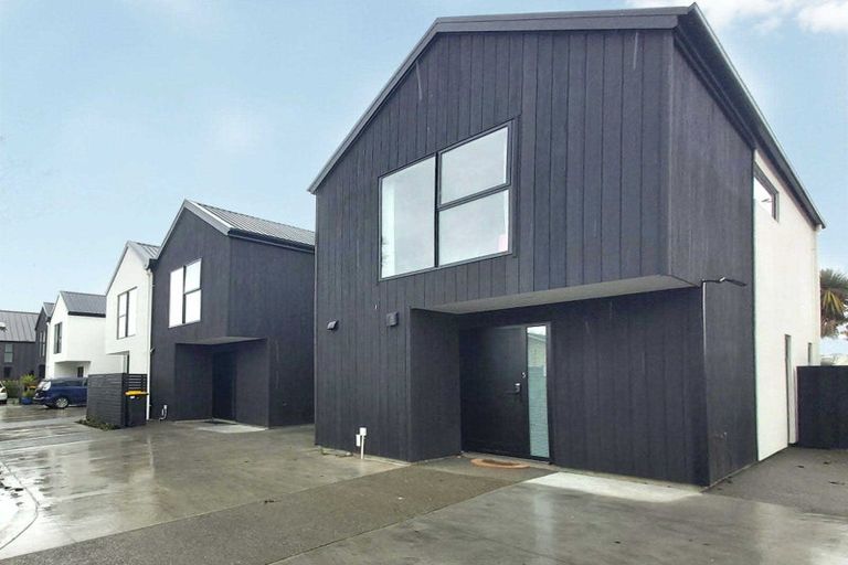 Photo of property in 2/31 Champion Street, Edgeware, Christchurch, 8013