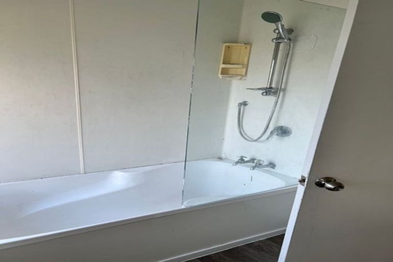 Photo of property in 15 Oreil Avenue, West Harbour, Auckland, 0618