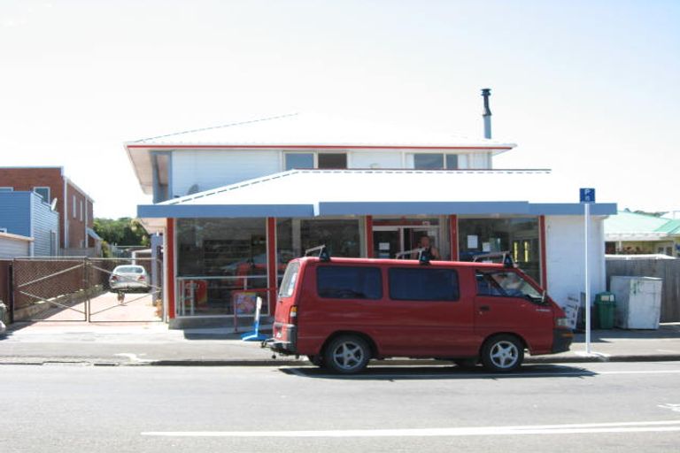 Photo of property in 15 Main Road, Titahi Bay, Porirua, 5022