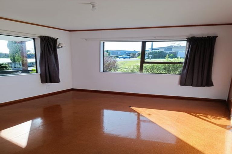 Photo of property in 22 Tindalls Bay Road, Tindalls Beach, Whangaparaoa, 0930