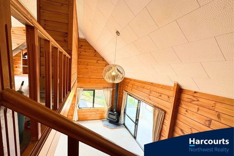 Photo of property in 6a Cambric Place, Botany Downs, Auckland, 2010