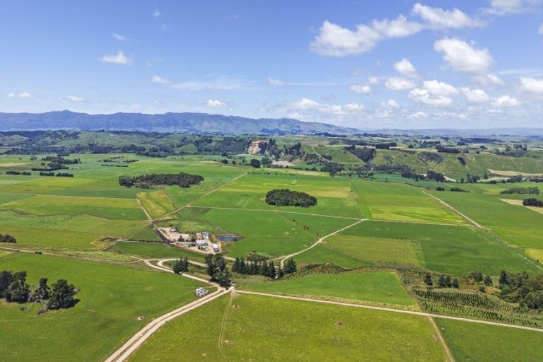 Photo of property in 1968 Kimbolton Road, Kiwitea, Feilding, 4777