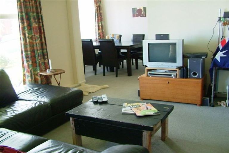 Photo of property in 17 Duchess Place, Maupuia, Wellington, 6022