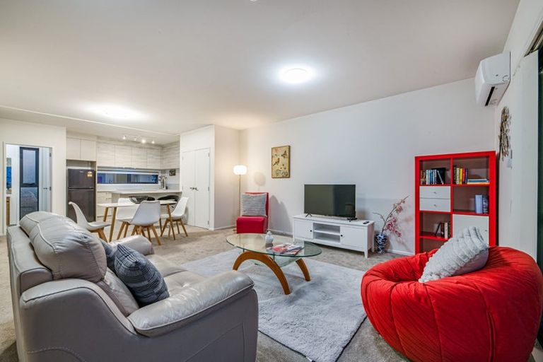 Photo of property in 6/43b Waimumu Road, Massey, Auckland, 0614